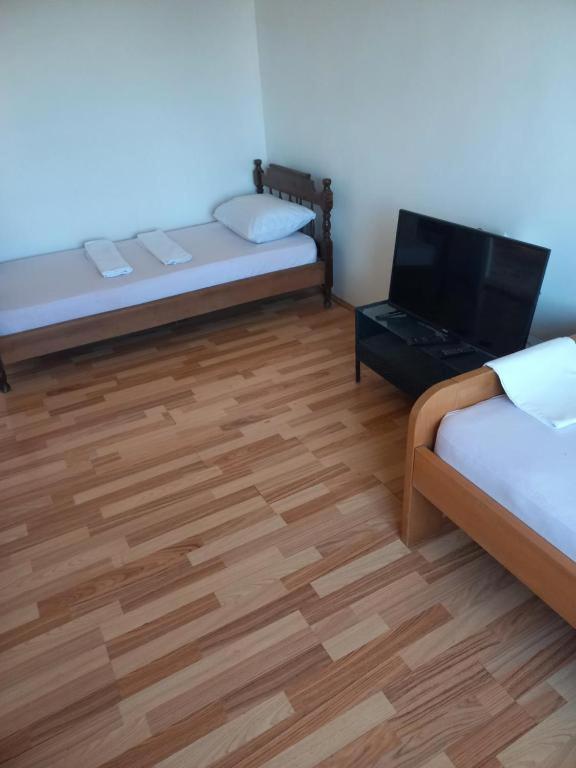 Хостел Traveler'S Rest - Near Podgorica Airport Mitrovici  Экстерьер фото