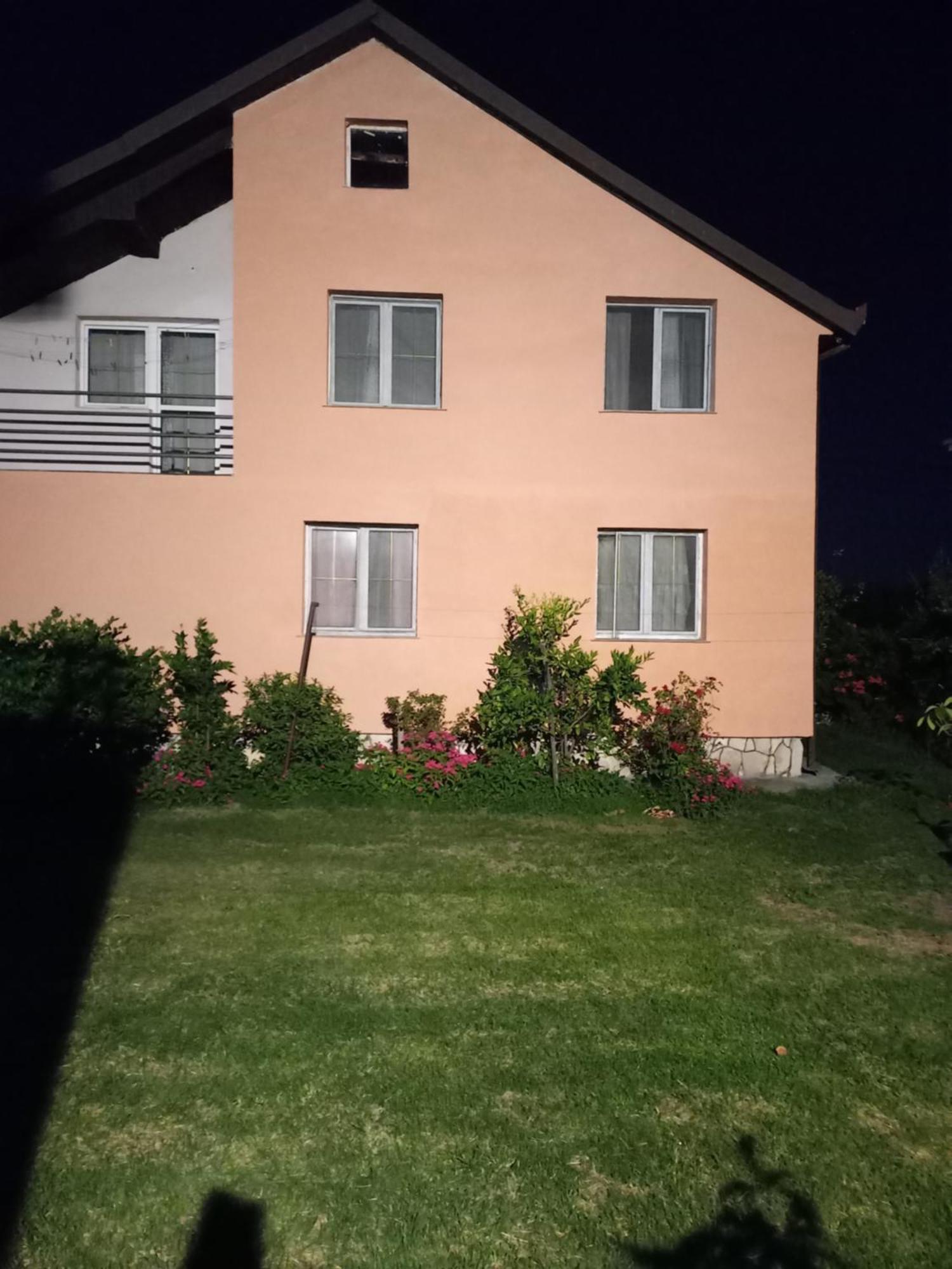 Хостел Traveler'S Rest - Near Podgorica Airport Mitrovici  Экстерьер фото