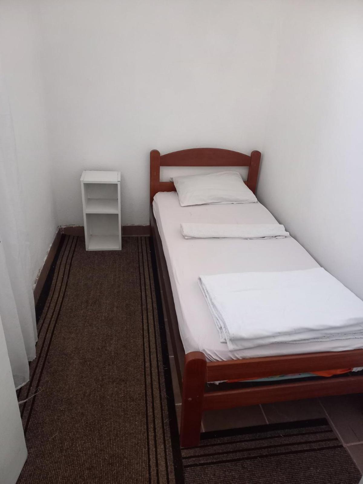 Хостел Traveler'S Rest - Near Podgorica Airport Mitrovici  Экстерьер фото