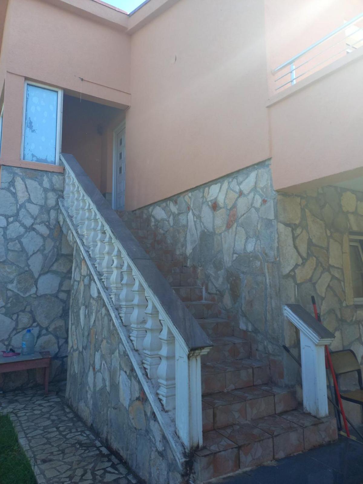 Хостел Traveler'S Rest - Near Podgorica Airport Mitrovici  Экстерьер фото